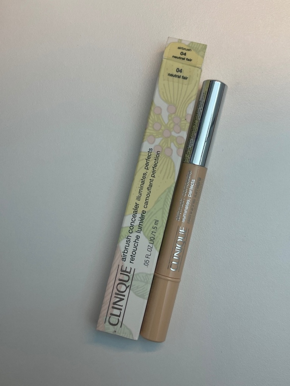 NEW RARE Clinique Airbrush Concealer Neutral Fair 04 Illuminates Perfects 0.5oz